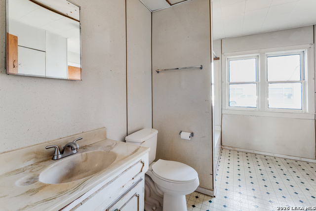 Image 17 of 24 For 910 Cross  