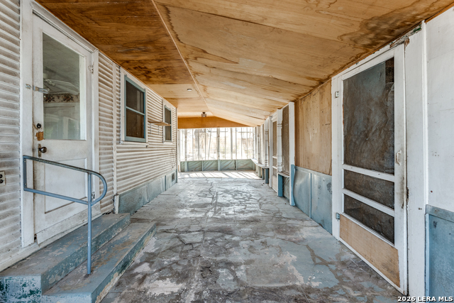 Image 18 of 24 For 910 Cross  