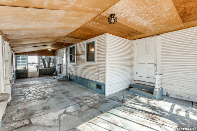 Image 19 of 24 For 910 Cross  