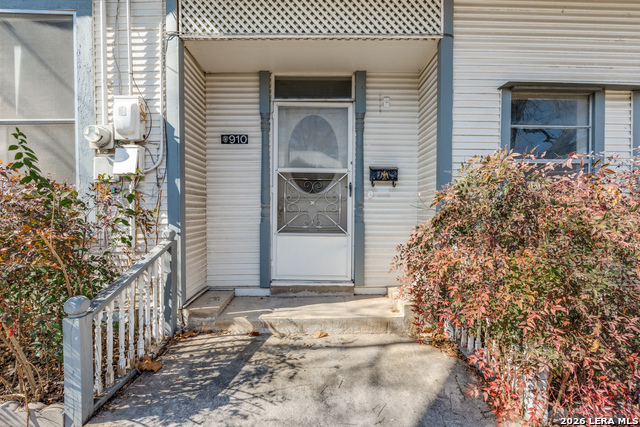 Image 4 of 24 For 910 Cross  