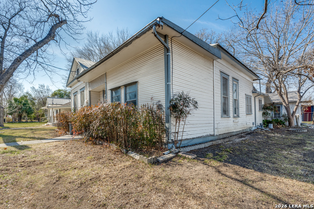 Image 7 of 24 For 910 Cross  