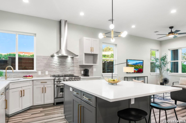 Image 3 of 11 For 159 Davis Ct #102  102