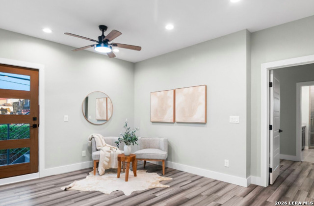 Image 5 of 11 For 159 Davis Ct #102  102