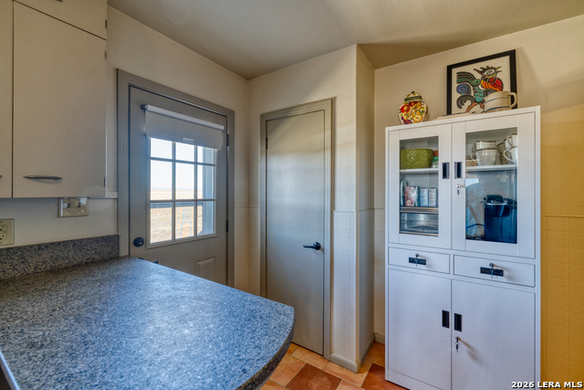 Listing photo id 8 for 500 Pr 3300 Fm 1049n