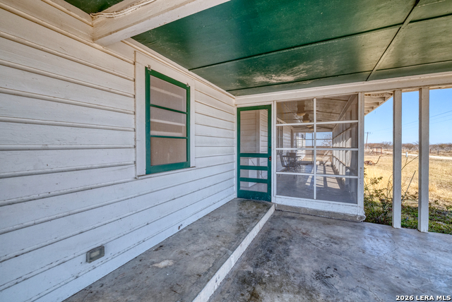 Listing photo id 3 for 500 Pr 3300 Fm 1049n