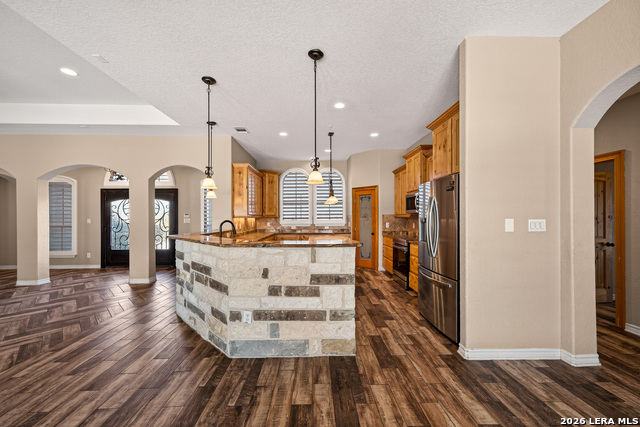 Listing photo id 11 for 7033 Robin Hood Way