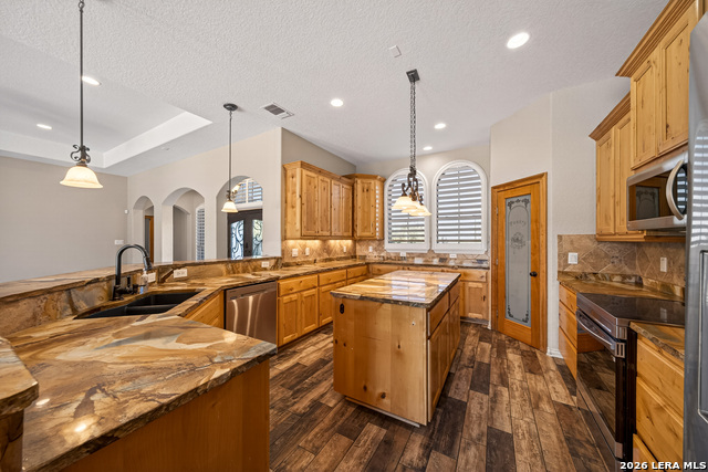 Listing photo id 12 for 7033 Robin Hood Way