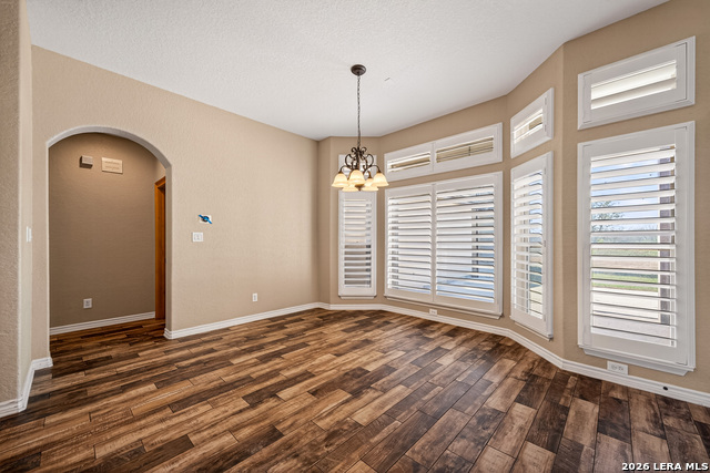 Listing photo id 15 for 7033 Robin Hood Way