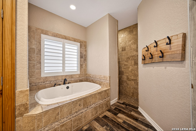 Listing photo id 19 for 7033 Robin Hood Way