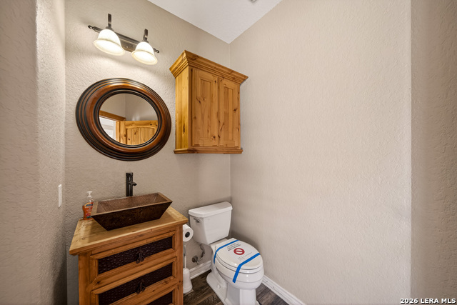 Listing photo id 22 for 7033 Robin Hood Way