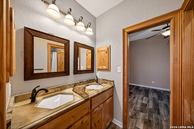 Listing photo id 24 for 7033 Robin Hood Way