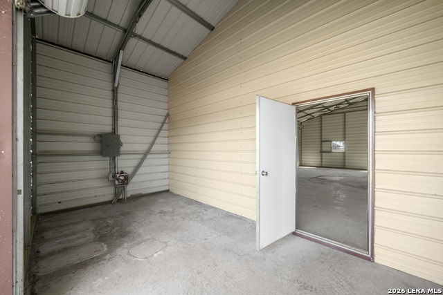 Listing photo id 36 for 7033 Robin Hood Way