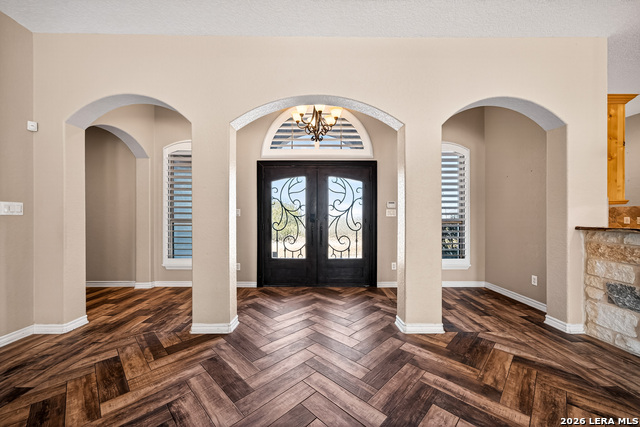 Listing photo id 5 for 7033 Robin Hood Way