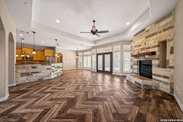 Listing photo id 6 for 7033 Robin Hood Way