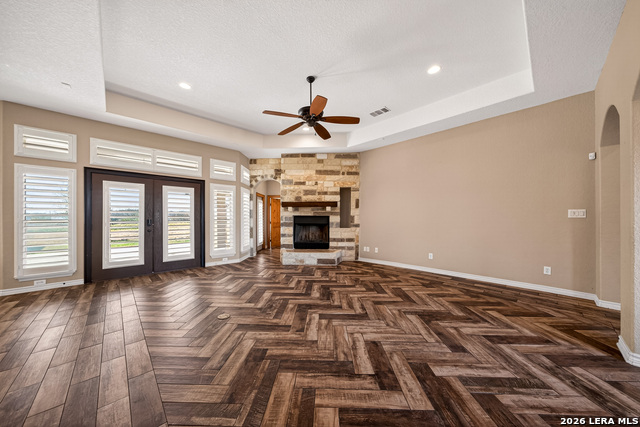 Listing photo id 7 for 7033 Robin Hood Way