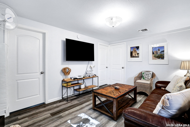 Image 17 of 48 For 425 Parland  