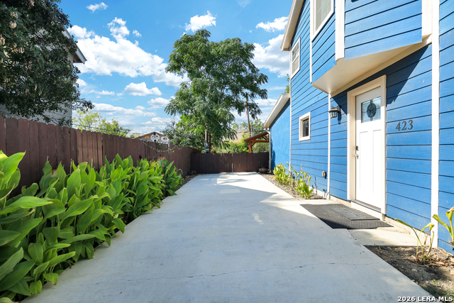 Image 3 of 48 For 425 Parland  