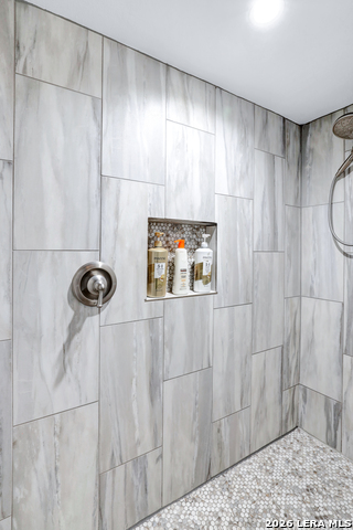 Image 33 of 48 For 425 Parland  