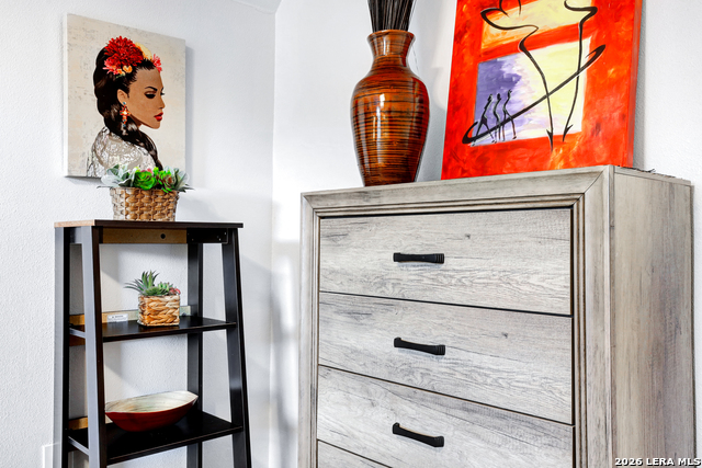 Image 39 of 48 For 425 Parland  