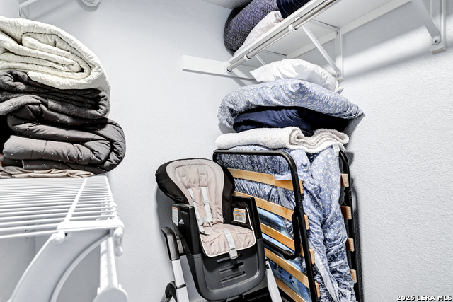 Image 41 of 48 For 425 Parland  