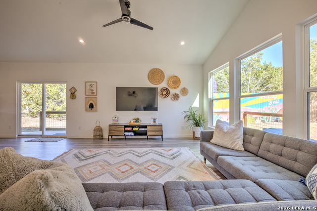 Image 11 of 32 For 1827 Live Oak