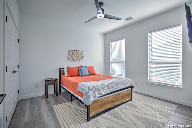 Image 17 of 32 For 1827 Live Oak