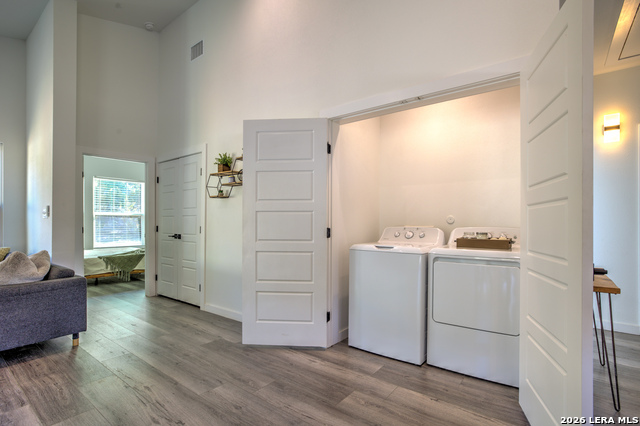 Image 21 of 32 For 1827 Live Oak