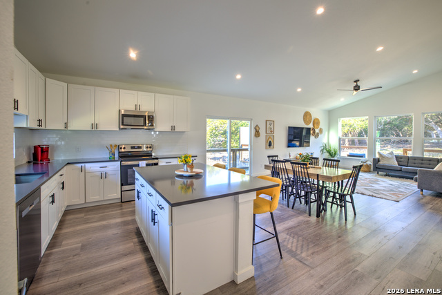 Image 4 of 32 For 1827 Live Oak