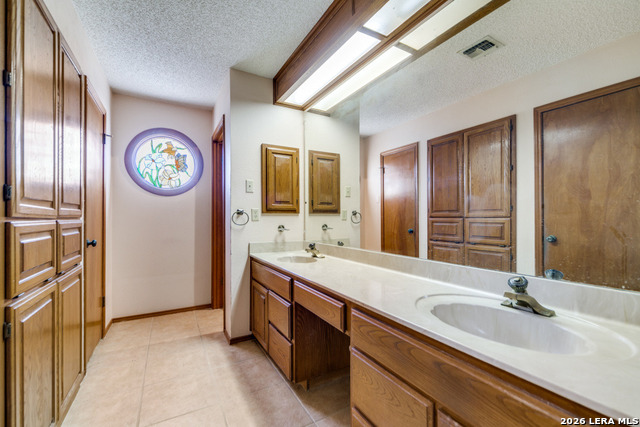 Image 10 of 17 For 3306 Single Peak