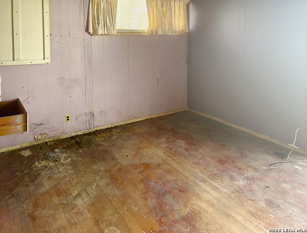 Image 33 of 40 For 602 Brightwood