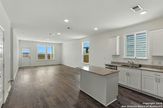 Image 7 of 30 For 820 Soapberry Dr