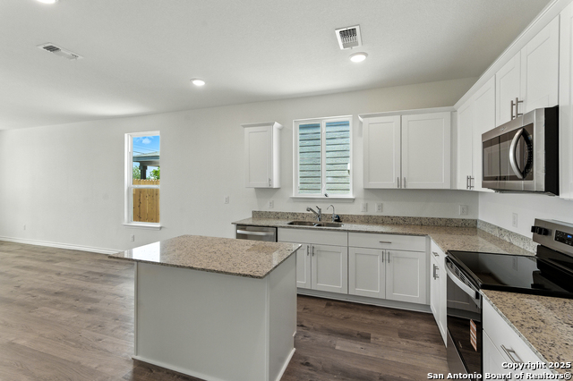 Image 8 of 30 For 820 Soapberry Dr