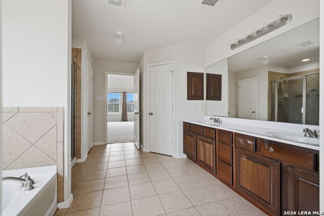 Image 33 of 49 For 140 Brookshire