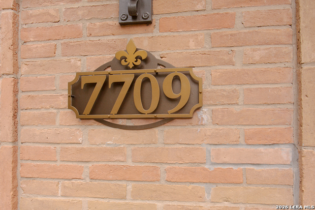 Image 6 of 26 For 7709 Broadway  123