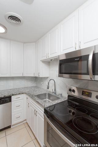 Image 7 of 26 For 7709 Broadway  123