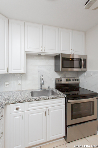 Image 9 of 26 For 7709 Broadway  123