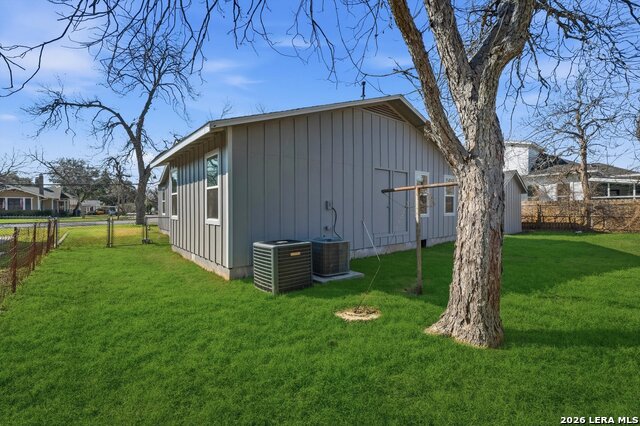 Image 25 of 28 For 808 College  