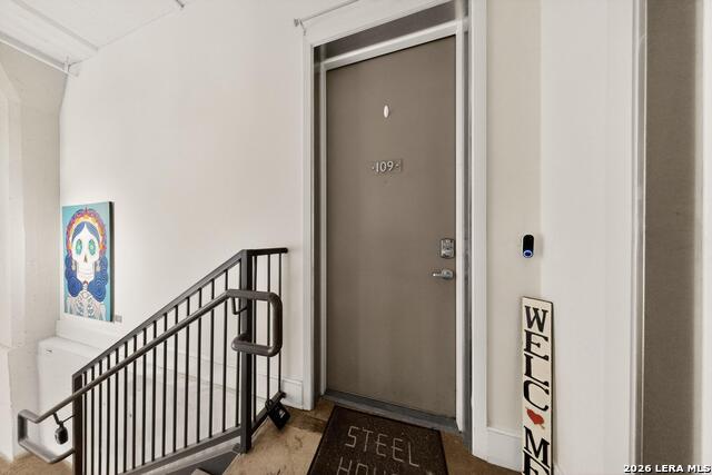 Listing photo id 9 for 1401 Flores S Apt 109