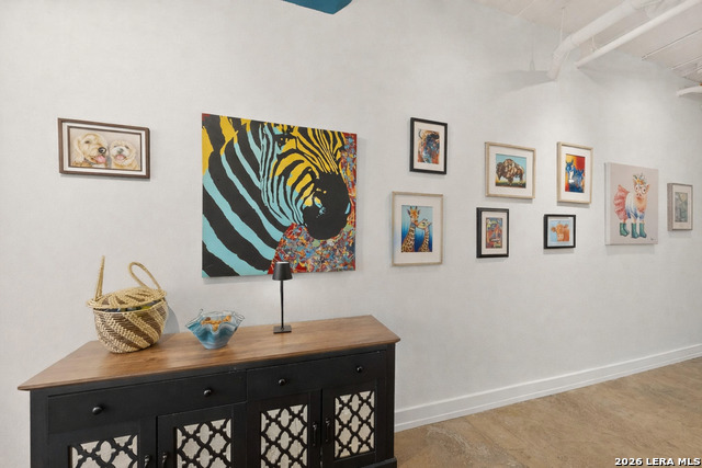 Listing photo id 10 for 1401 Flores S Apt 109