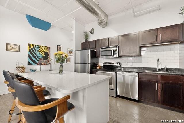 Listing photo id 11 for 1401 Flores S Apt 109