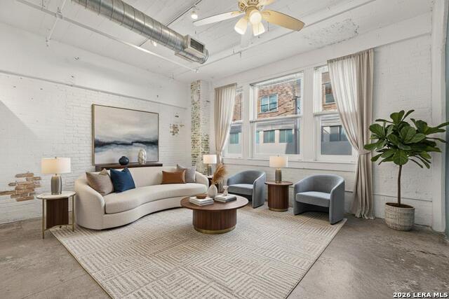 Listing photo id 16 for 1401 Flores S Apt 109