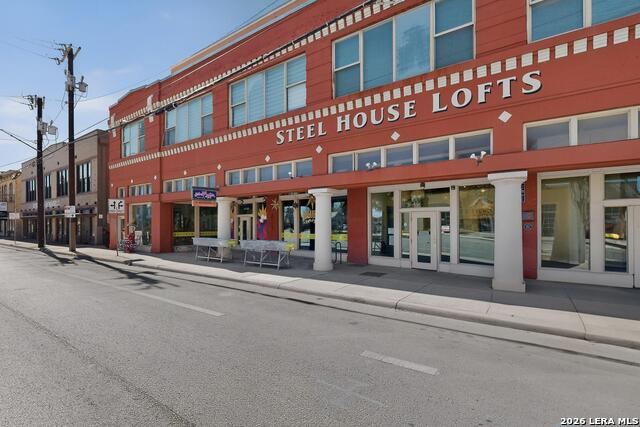 Listing photo id 0 for 1401 Flores S Apt 109