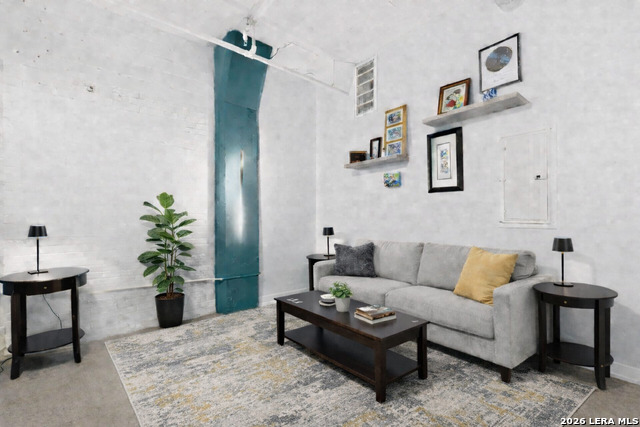 Listing photo id 23 for 1401 Flores S Apt 109