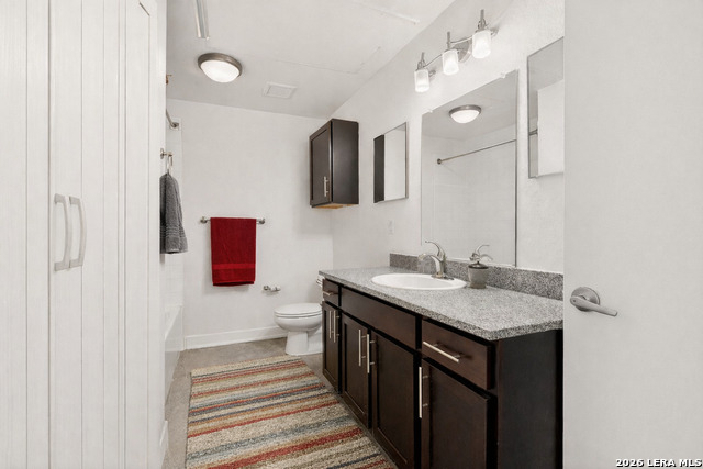 Listing photo id 24 for 1401 Flores S Apt 109