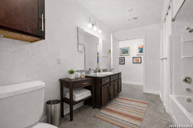 Listing photo id 25 for 1401 Flores S Apt 109