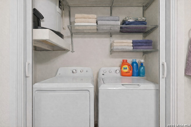 Listing photo id 27 for 1401 Flores S Apt 109