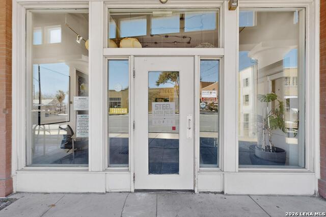 Listing photo id 1 for 1401 Flores S Apt 109