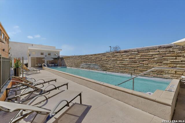 Listing photo id 29 for 1401 Flores S Apt 109