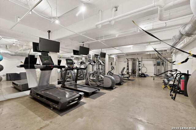 Listing photo id 32 for 1401 Flores S Apt 109