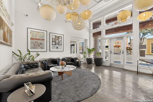 Listing photo id 2 for 1401 Flores S Apt 109